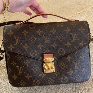 Authentic pochette metis monogram